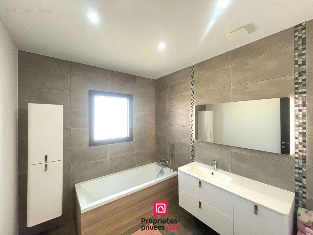 Maison à PUGET-SUR-ARGENS