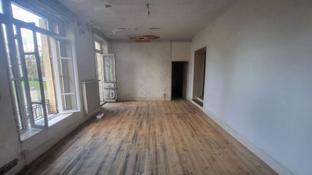 Maison à LANUEJOULS