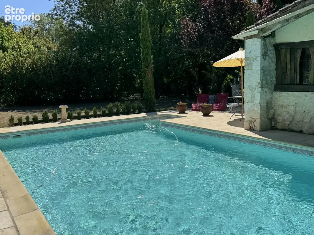 Authentique manoir du XVIIIe siècle offrant des hébergements indépendants pour invités, une piscine et une grange - photo 2