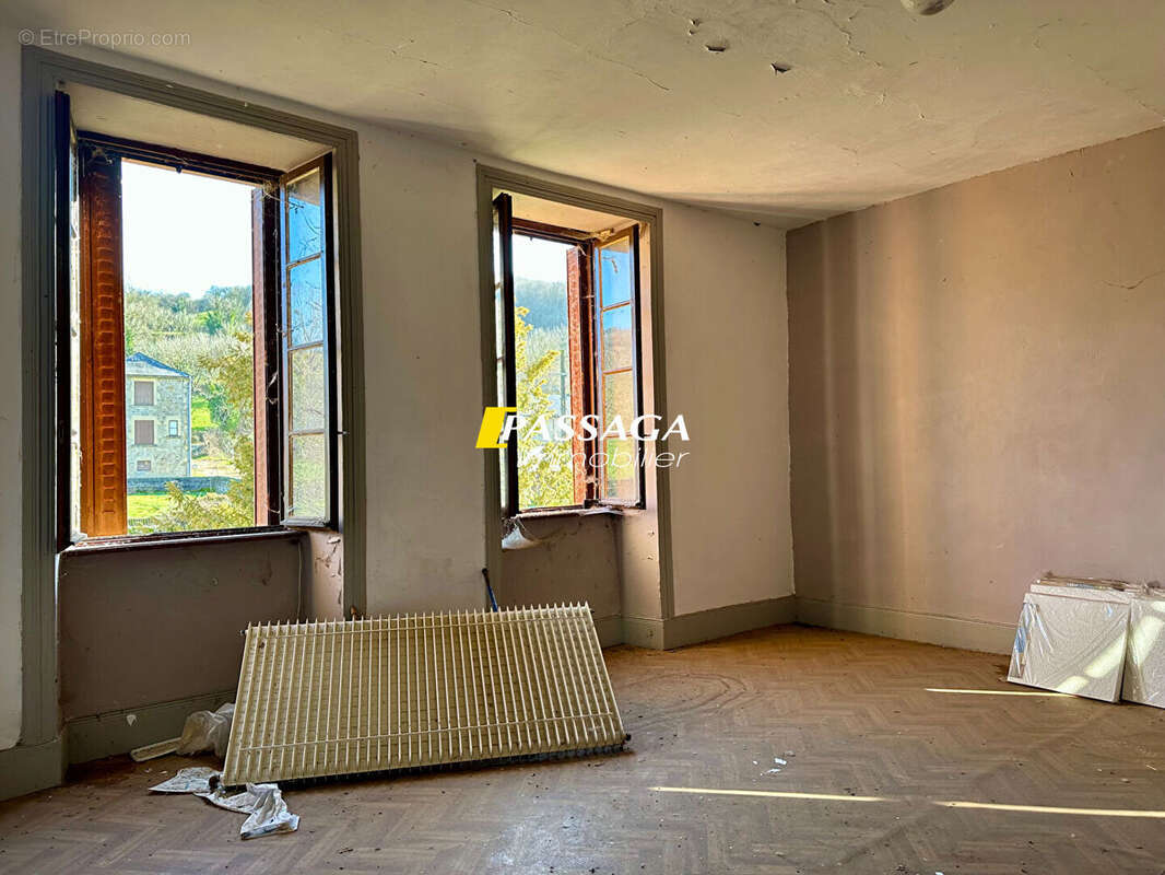 A VENDRE - Ensemble immobilier et terrain attenant - LE MEJANEL - photo 15