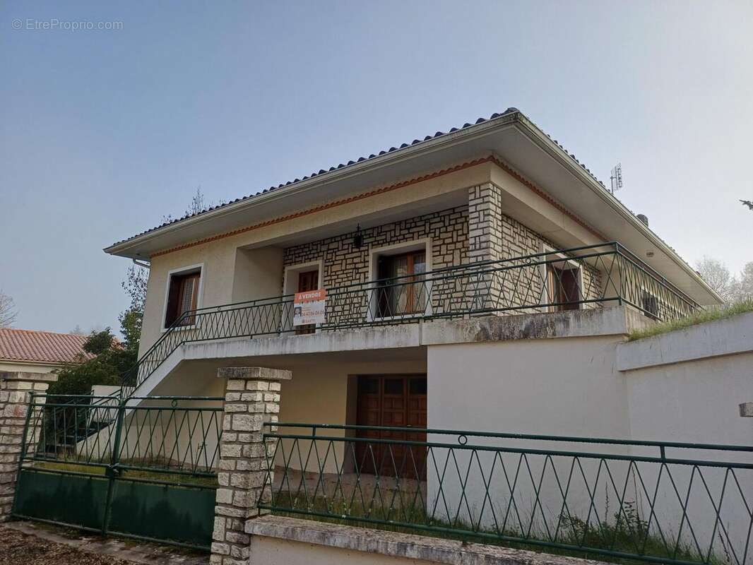 Photo 2 - Maison à CHALAIS