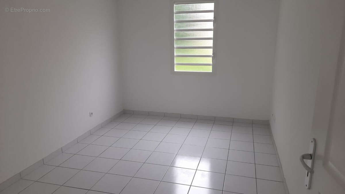 Appartement t4 Secteur Lamentin superficie 74 m2 - photo 8