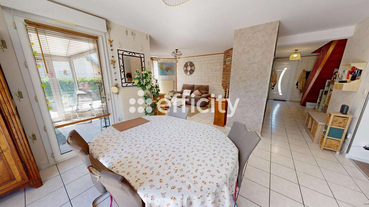 Maison 134 m² à Amagney  - photo 12