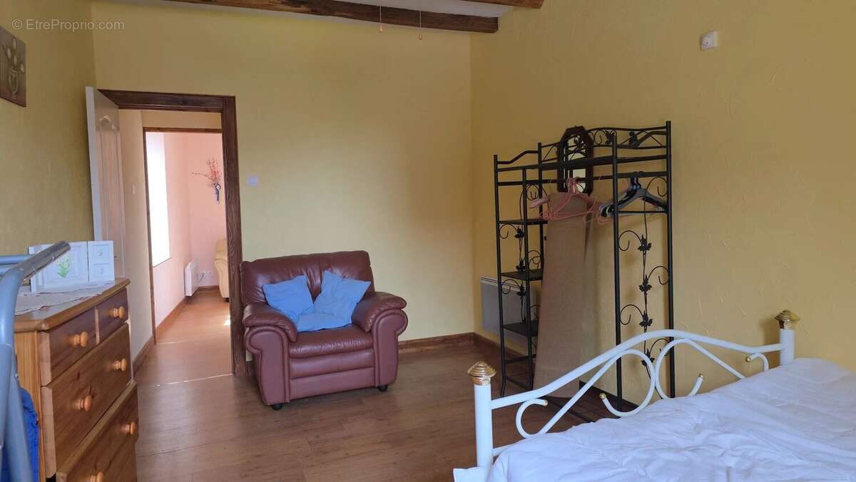 Maison à AZAT-LE-RIS