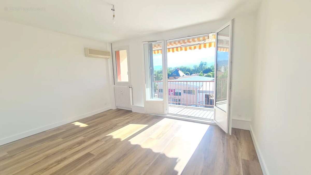 Appartement à SEYSSINET-PARISET