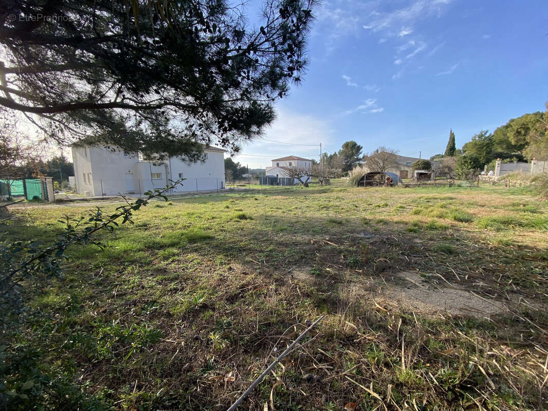 Terrain 938 m² à Ventabren  - photo 4