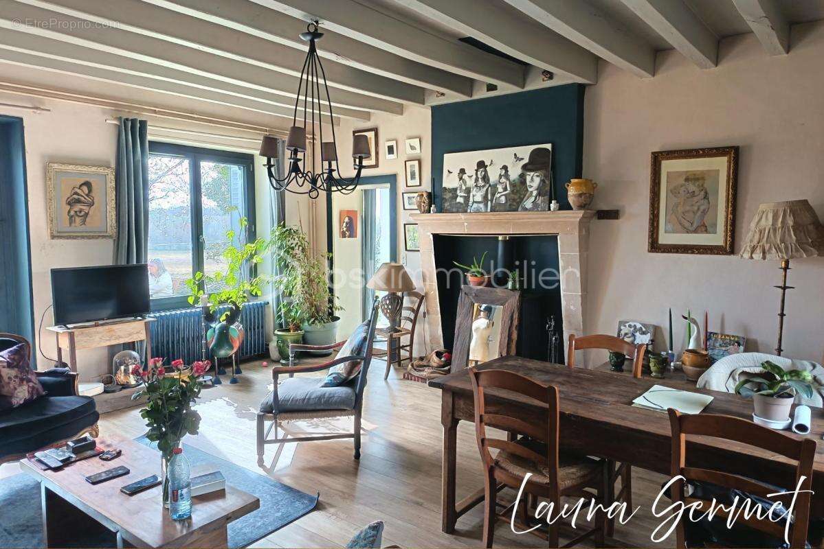 Maison à VICQ-SUR-NAHON