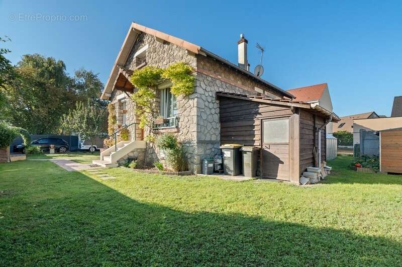 Maison à MAURECOURT