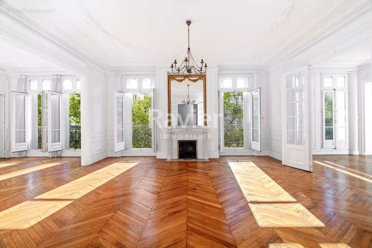 Appartement à PARIS-17E