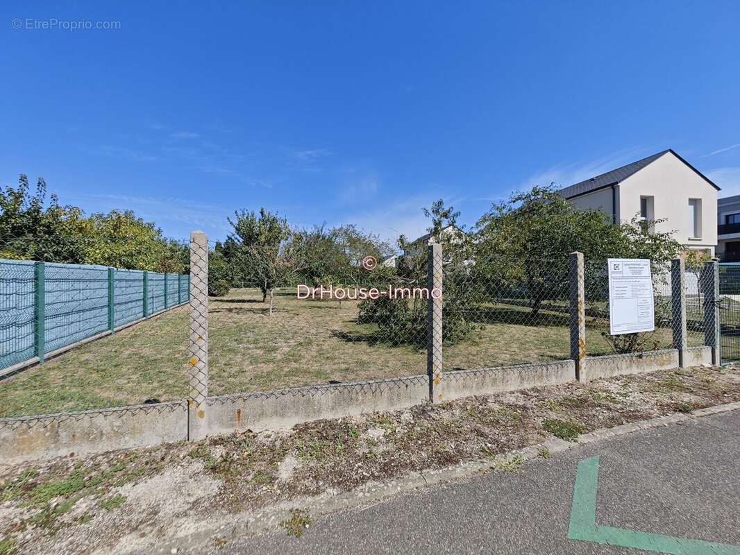 Terrain à SAINT-JEAN-LE-BLANC