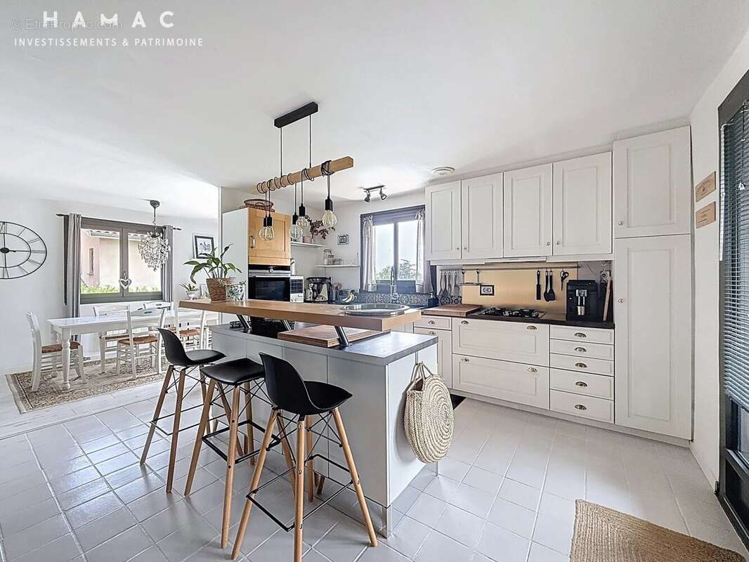 Maison à LA TOUR-DE-SALVAGNY