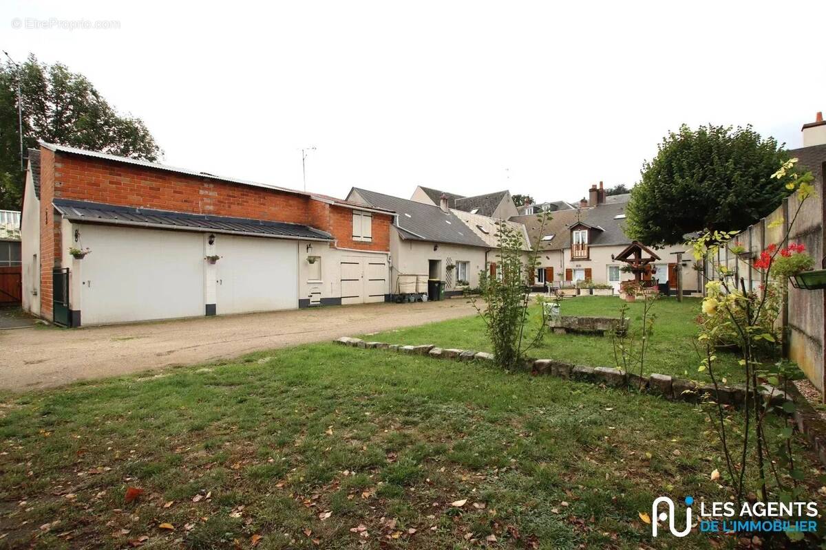 Maison à SAINT-JEAN-DE-LA-RUELLE