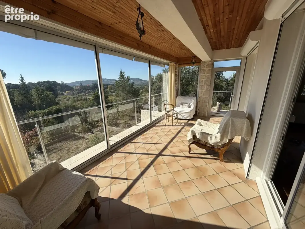 Maison avec vue dégagée et nombreuses dépendances - photo 5