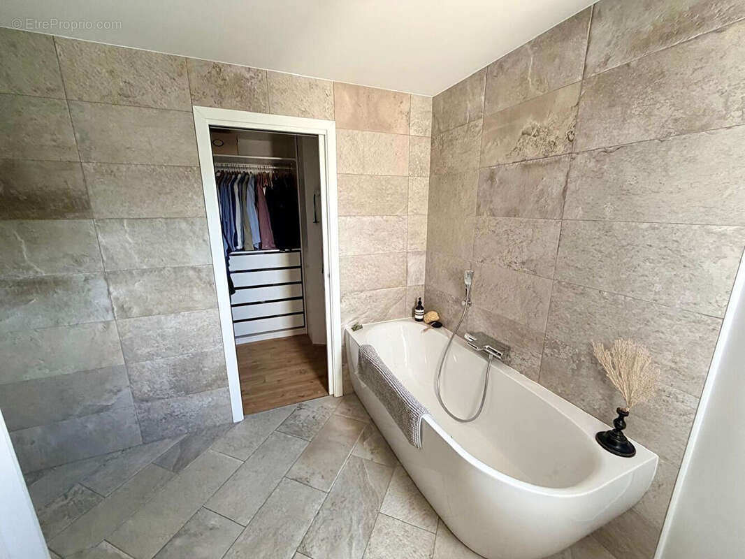 Domaine comprenant  2 maisons d'architecte  spa intérieur - photo 8