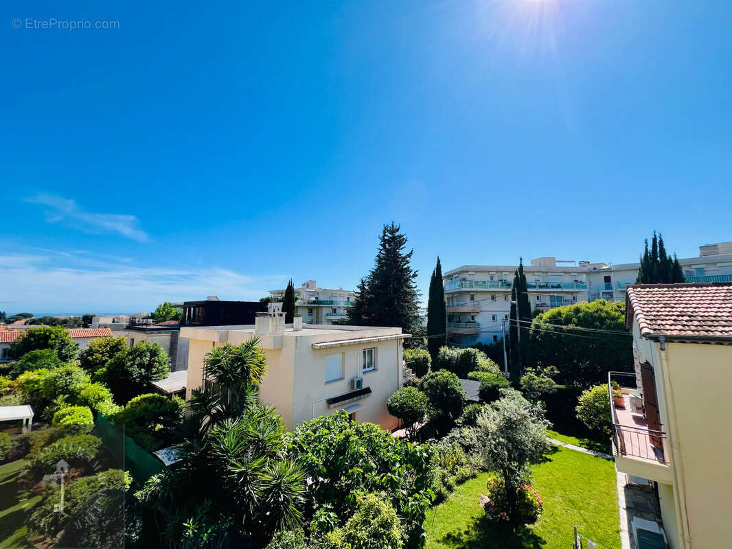 Appartement à SAINT-LAURENT-DU-VAR