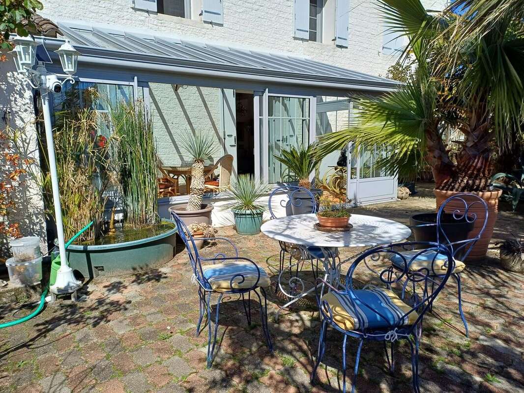 Maison à CHENAC-SAINT-SEURIN-D'UZET