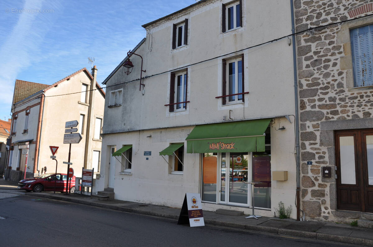 Appartement à LE MAYET-DE-MONTAGNE