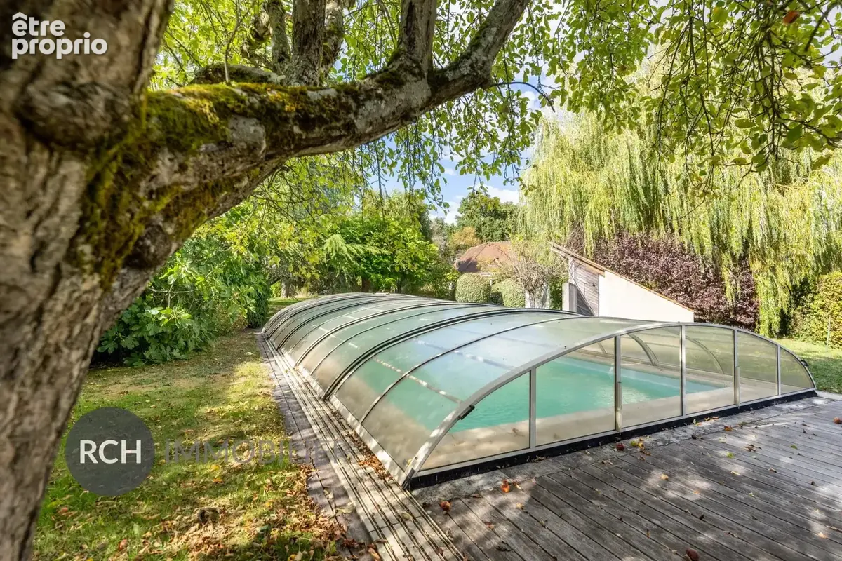 Proche Montfort-l'Amaury - Maison d'architecte baignée de lumière avec piscine chauffée et terrain arboré - photo 16