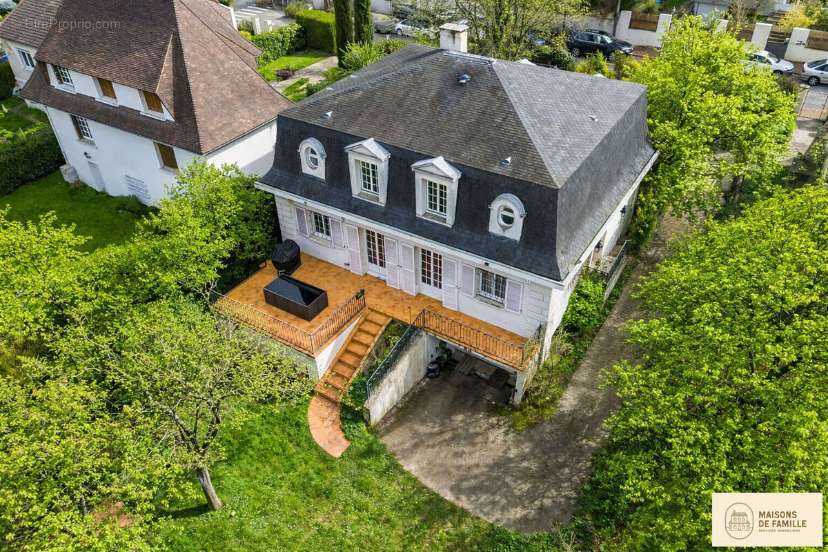 Maison à LA CELLE-SAINT-CLOUD
