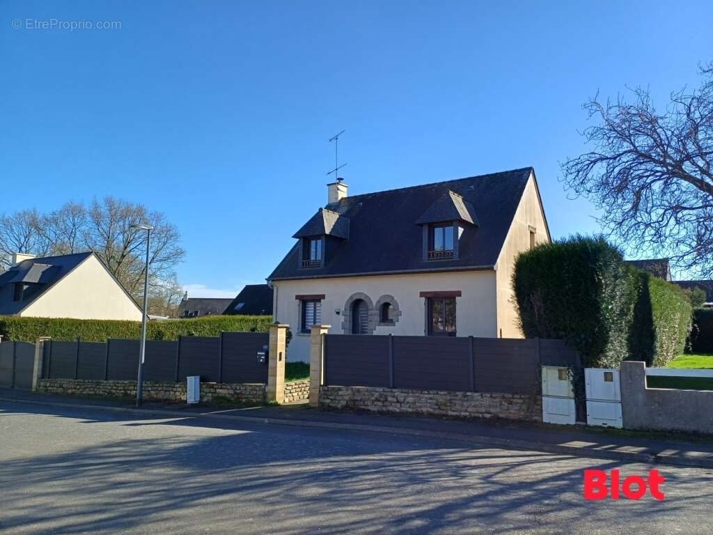 Maison à DOMAGNE