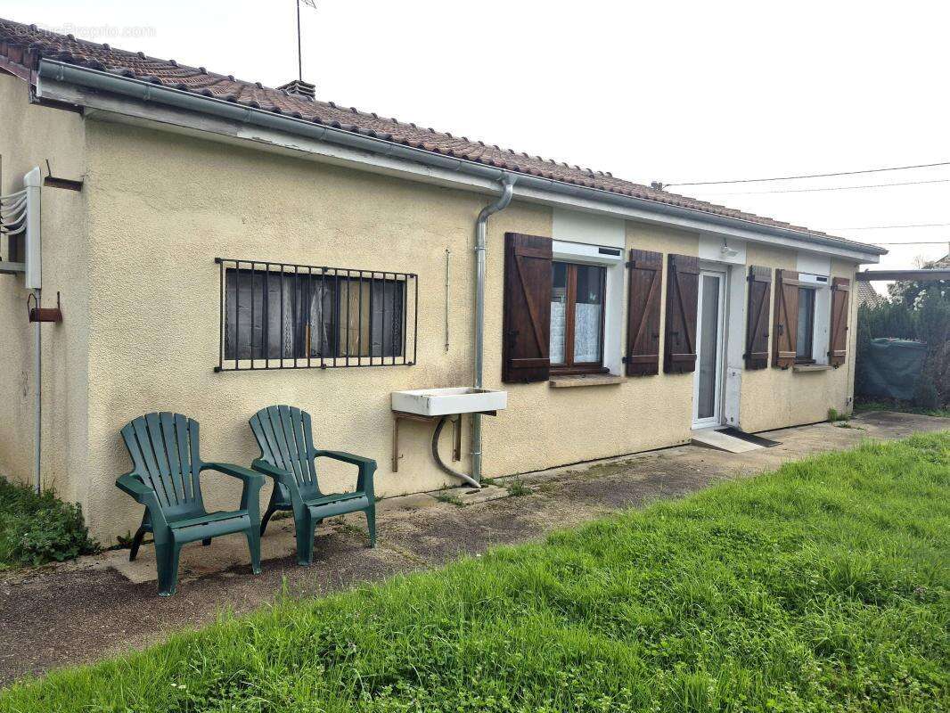 Maison à MARSEILLES-LES-AUBIGNY