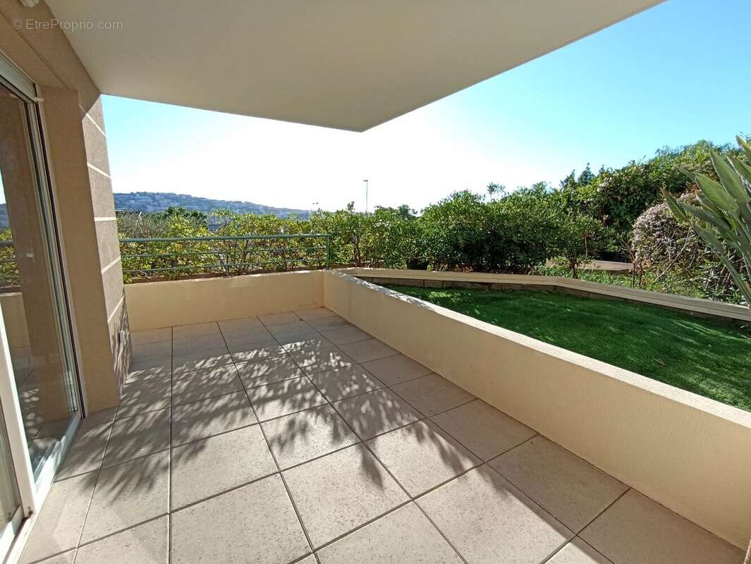 Appartement à SAINT-LAURENT-DU-VAR