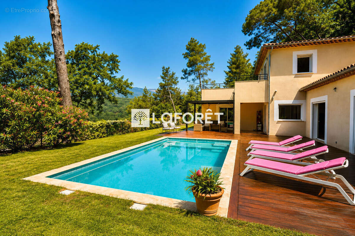 Maison à ROQUEFORT-LES-PINS