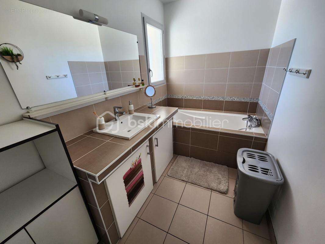 Maison à SAINT-GELAIS