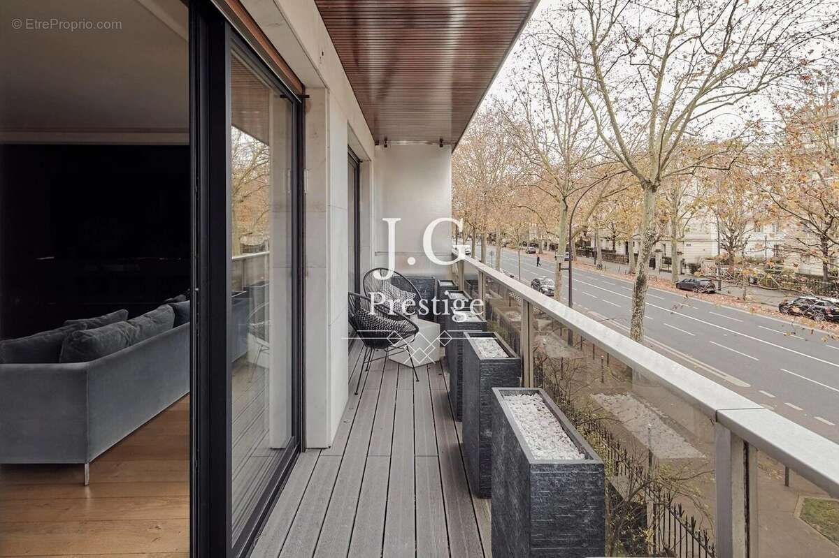 Appartement à PARIS-16E