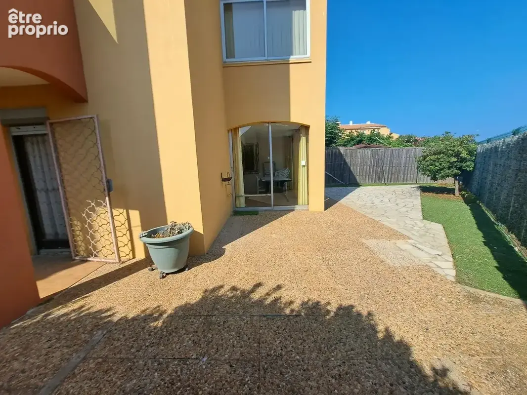 Le cap d'agde t3 + cabine en rez de jardin avec parking. - photo 10
