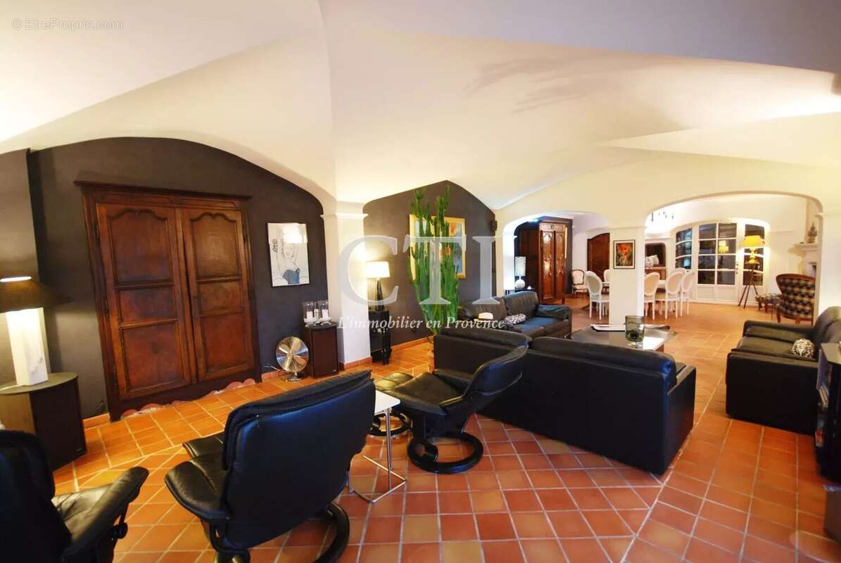 Exceptionnelle maison au charme de l'ancien et au confort contemporain avec jardin, piscine et annexes - photo 23