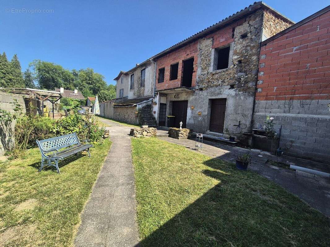 Maison T5 de 134 m² avec dependances et jardin de 739 m² - photo 7
