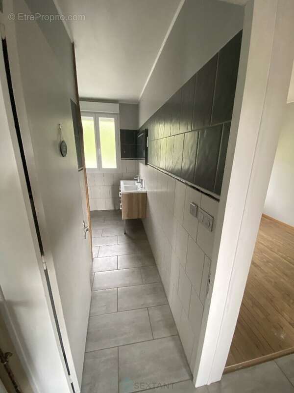 Sympathique maison de 85m2 sur Garage et Buanderie avec beau terrin de 800m2 piscinable - photo 11