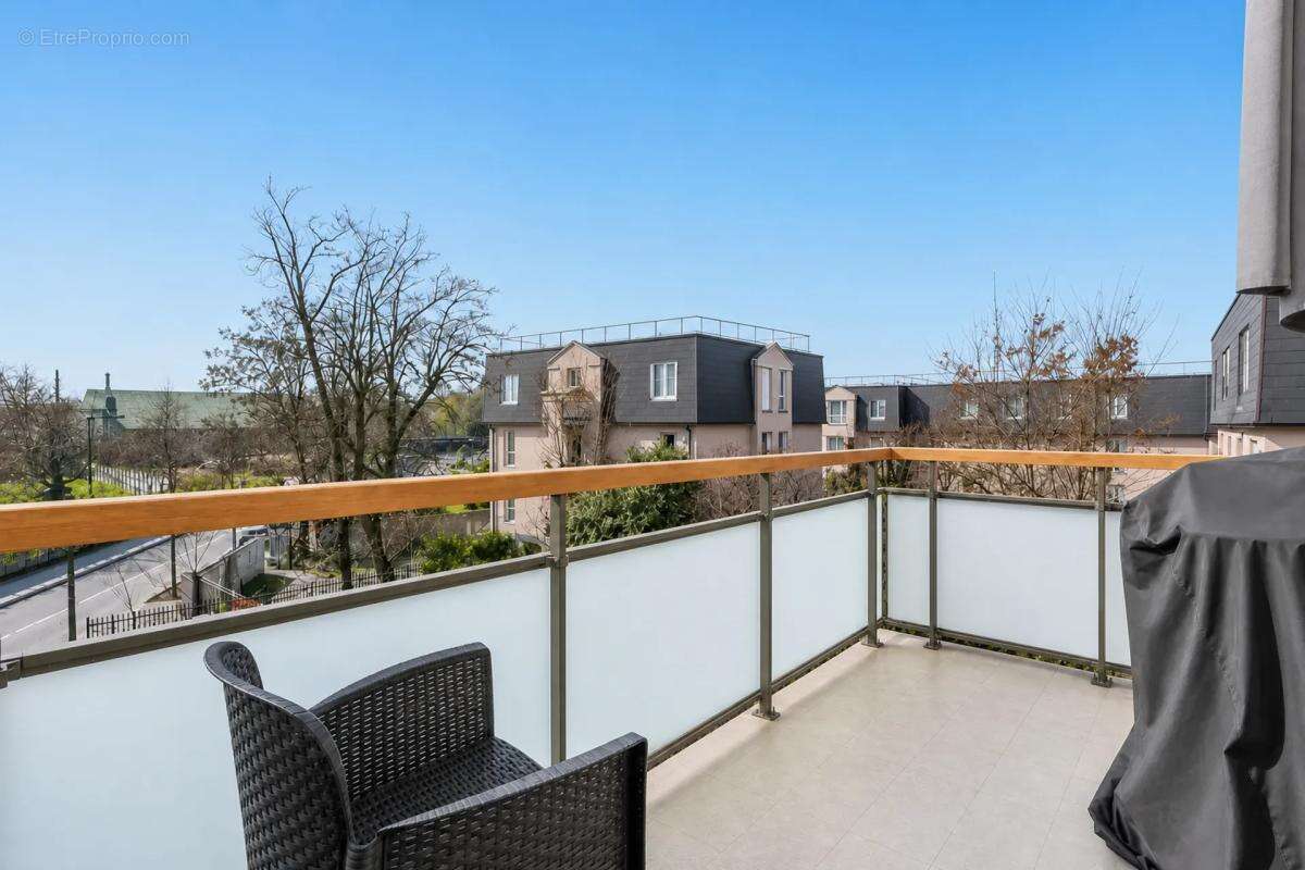 Appartement à DUGNY