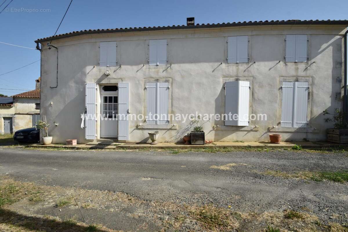 Maison à TONNAY-CHARENTE