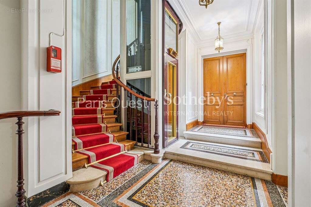 Appartement à PARIS-8E
