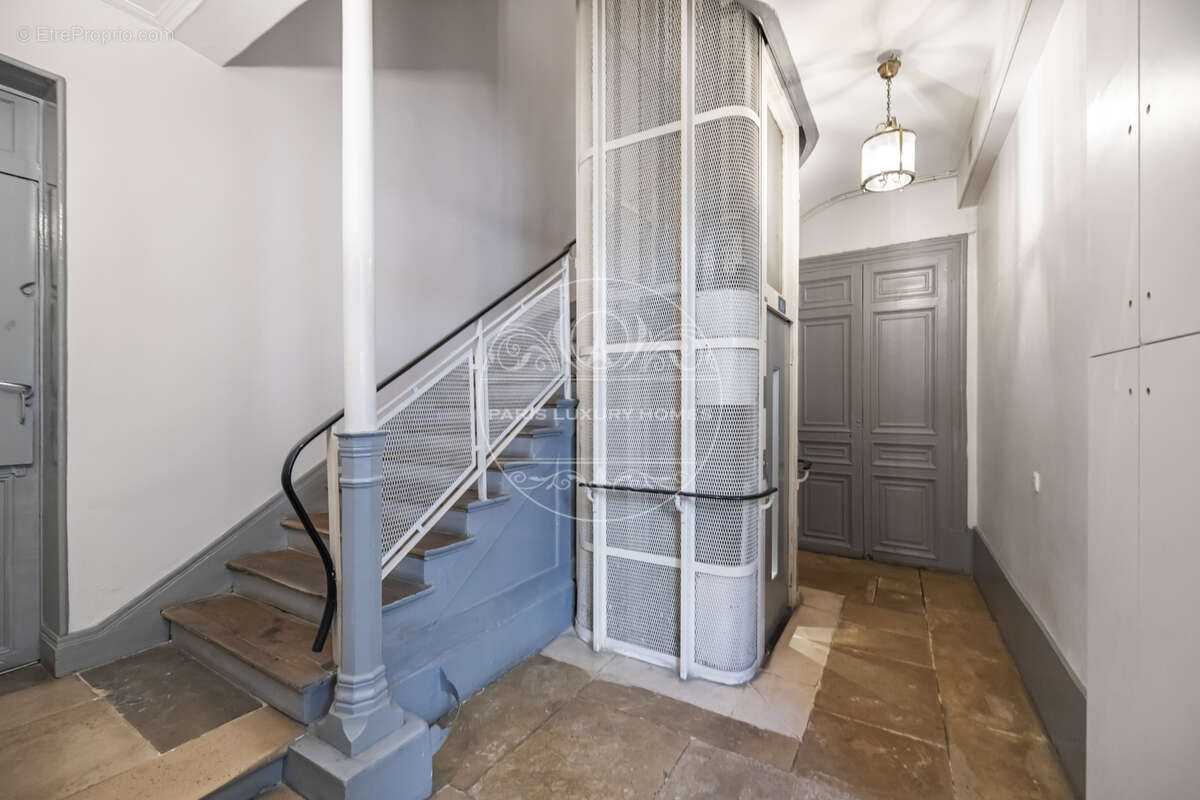 Appartement à PARIS-2E