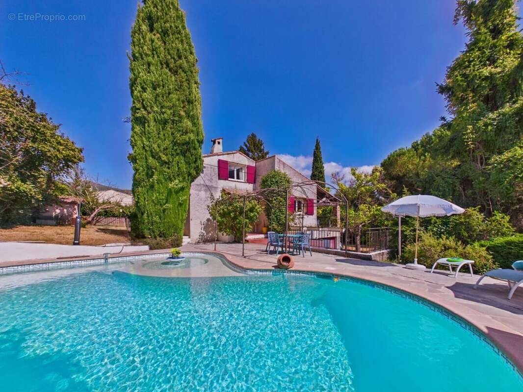 Propriété familiale composée de 2 logements – Terrain – Piscine – Tourrette-Levens - photo 3