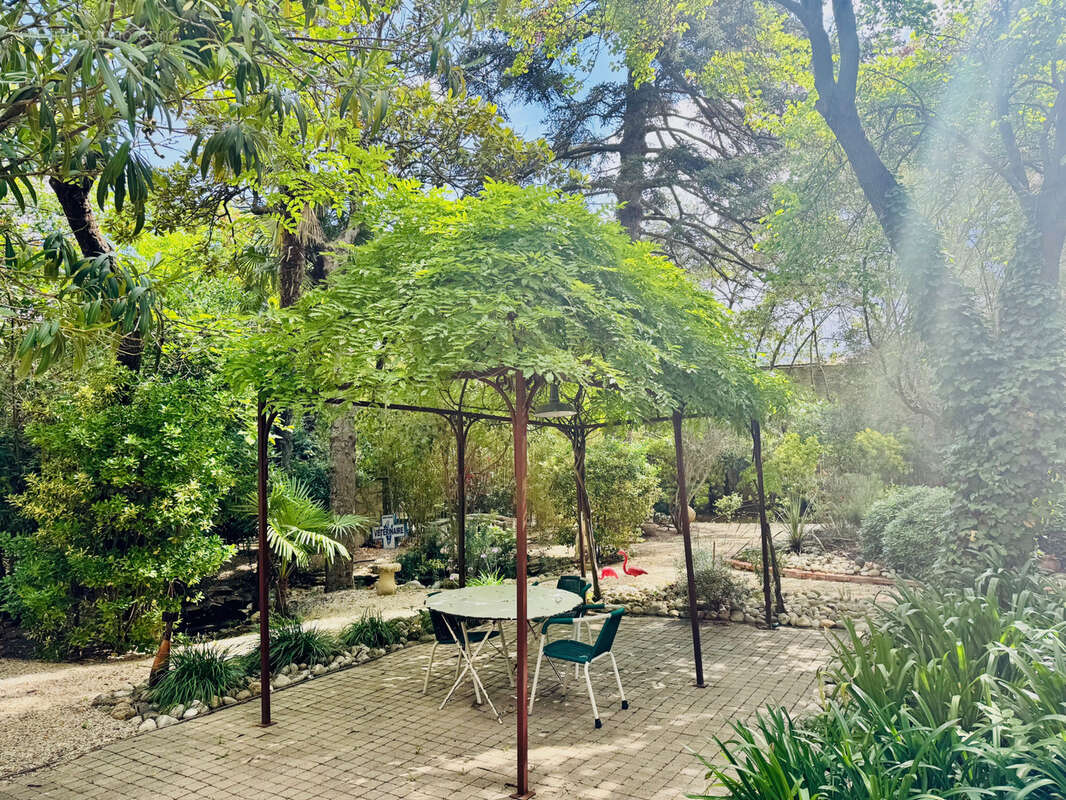 Exceptionnel - centre de carcassonne - maison de 340m2 avec jardin clos - photo 5