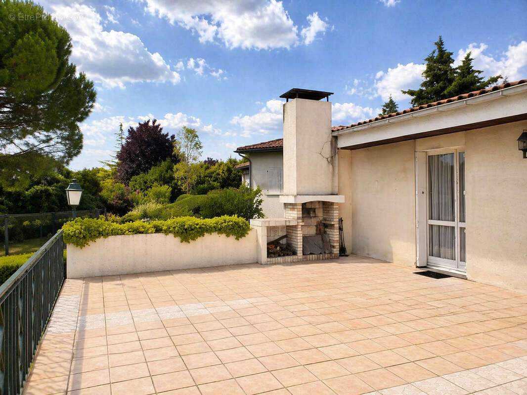 Maison à CHAMPNIERS