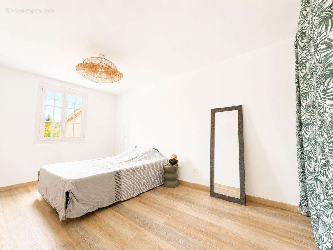 Maison 100 m² à Violes  - photo 8