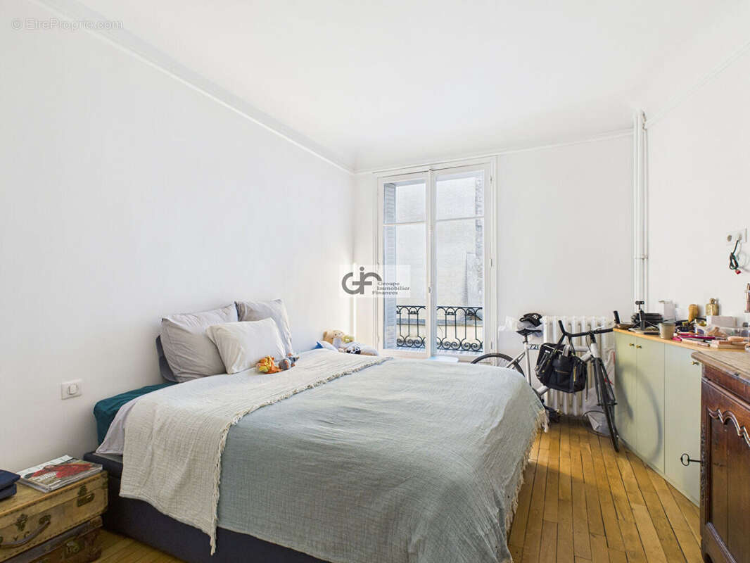 Appartement à PARIS-16E
