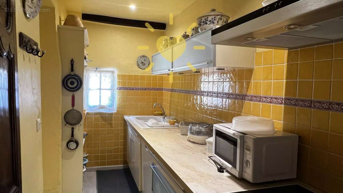 CLAVIERS : Belle maison de village restaurée avec terrasse - photo 8