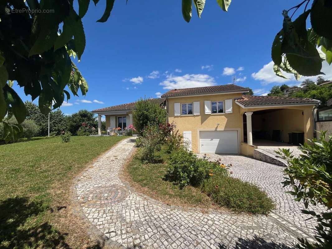 Maison à MONTANAY