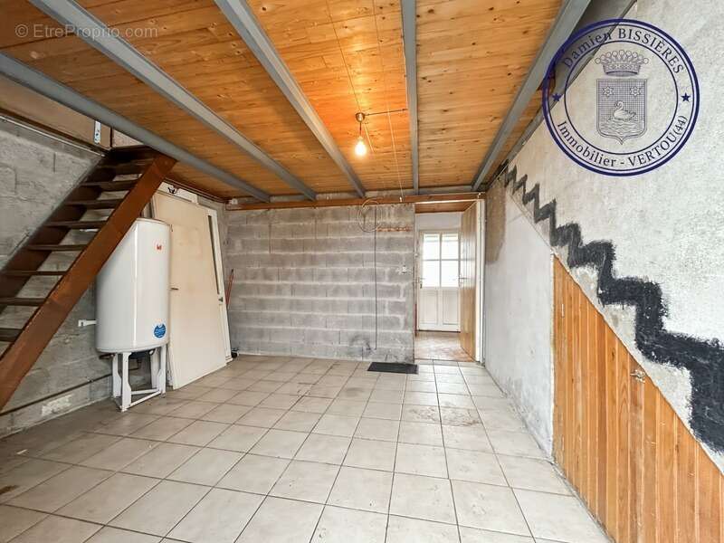  Vue Église Saint-Martin : Maison de ville avec jardin et accord pour surélévation - Rénovation "Zéro carbone" - photo 22