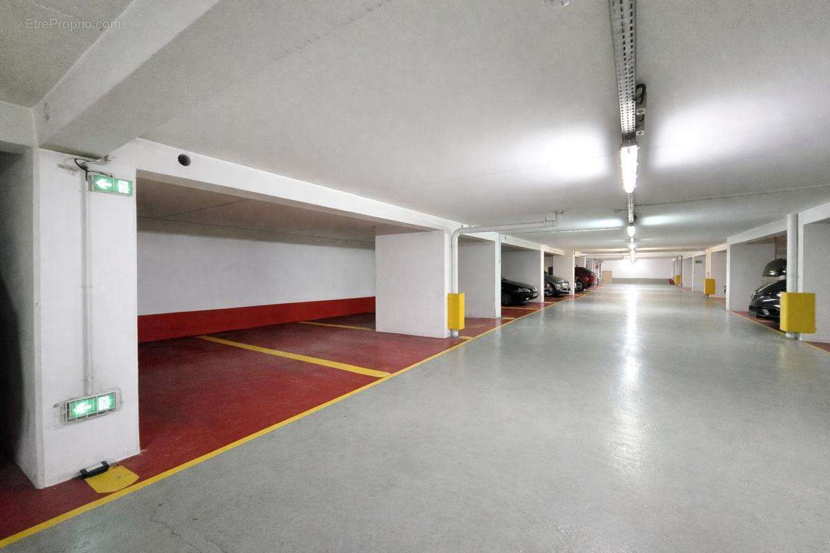 Parking à PARIS-14E