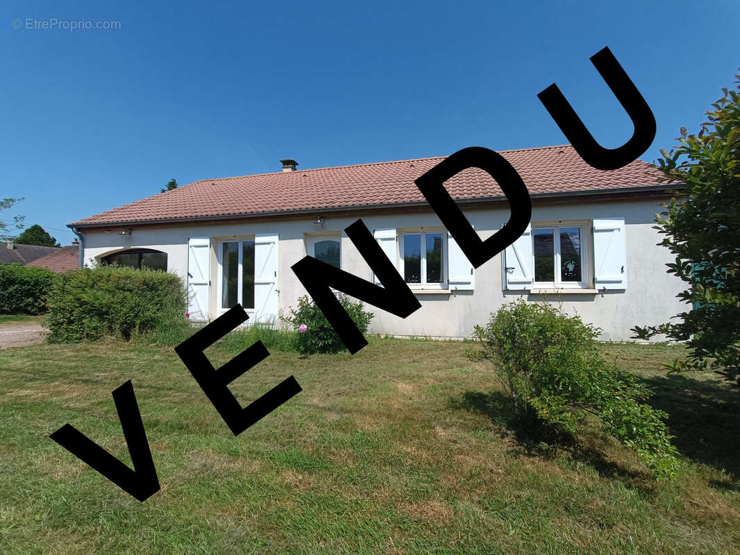 Maison à SAINT-MARTIN-DES-CHAMPS