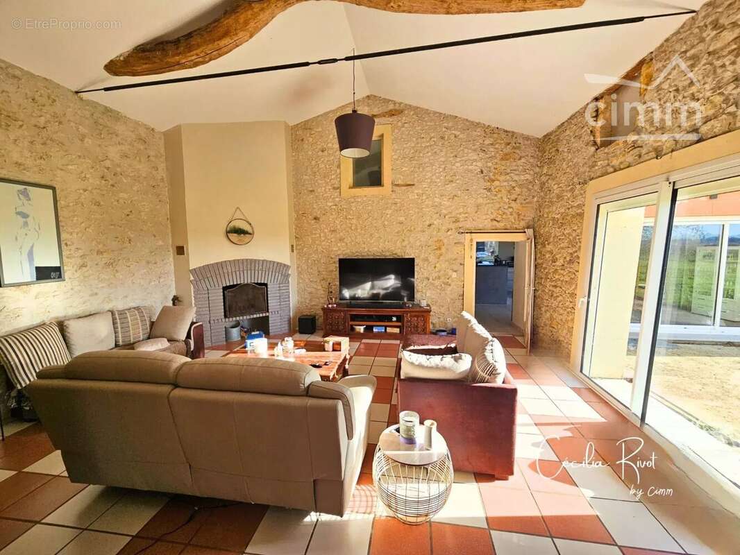 Maison à SAINT-CHRISTOLY-DE-BLAYE