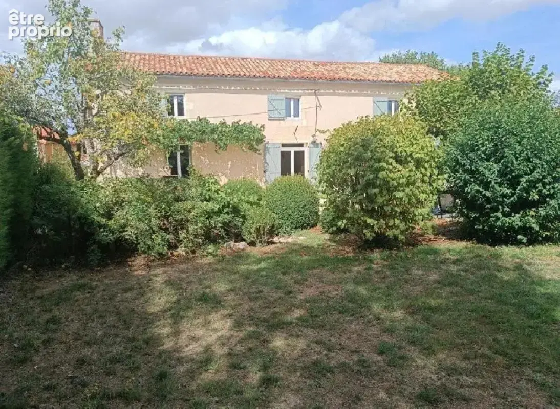 Maison 5 pièces 193 m² à vendre à Civray (86250) - photo 2