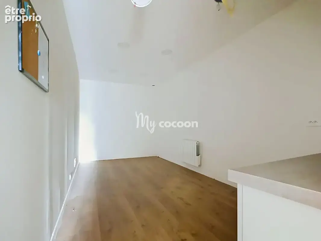 PLACE SAINT LOUIS Local commercial - 60 m² - photo 8